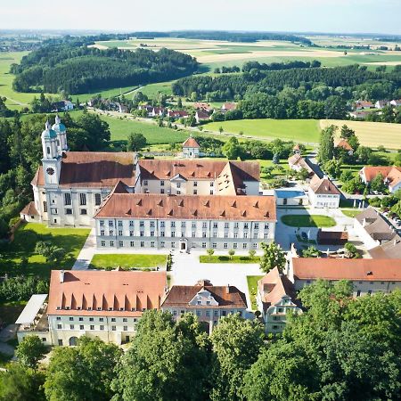 Hotel Kloster Holzen Allmannshofen Bagian luar foto
