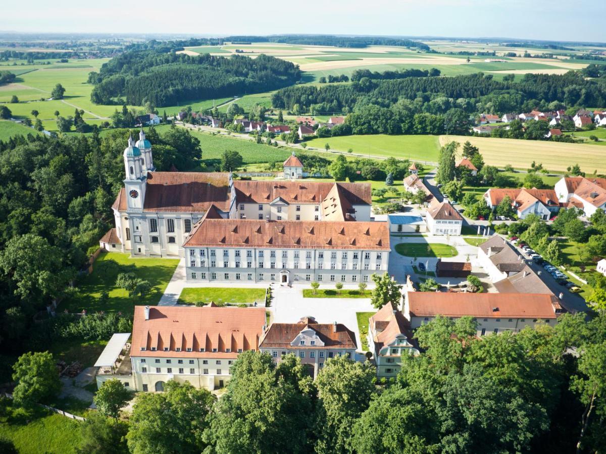 Hotel Kloster Holzen Allmannshofen Bagian luar foto