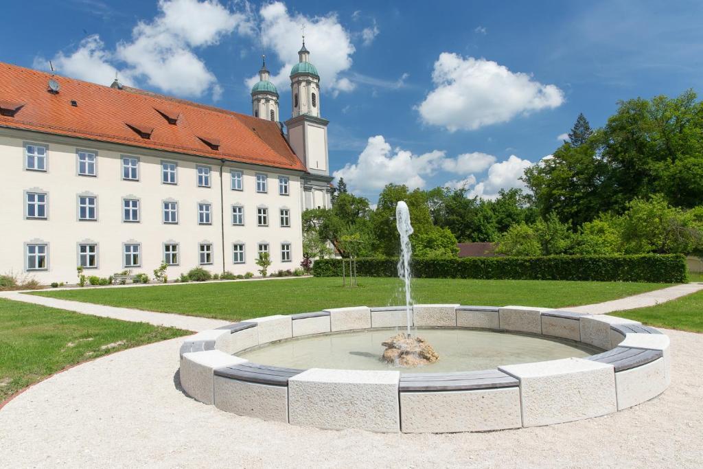 Hotel Kloster Holzen Allmannshofen Bagian luar foto